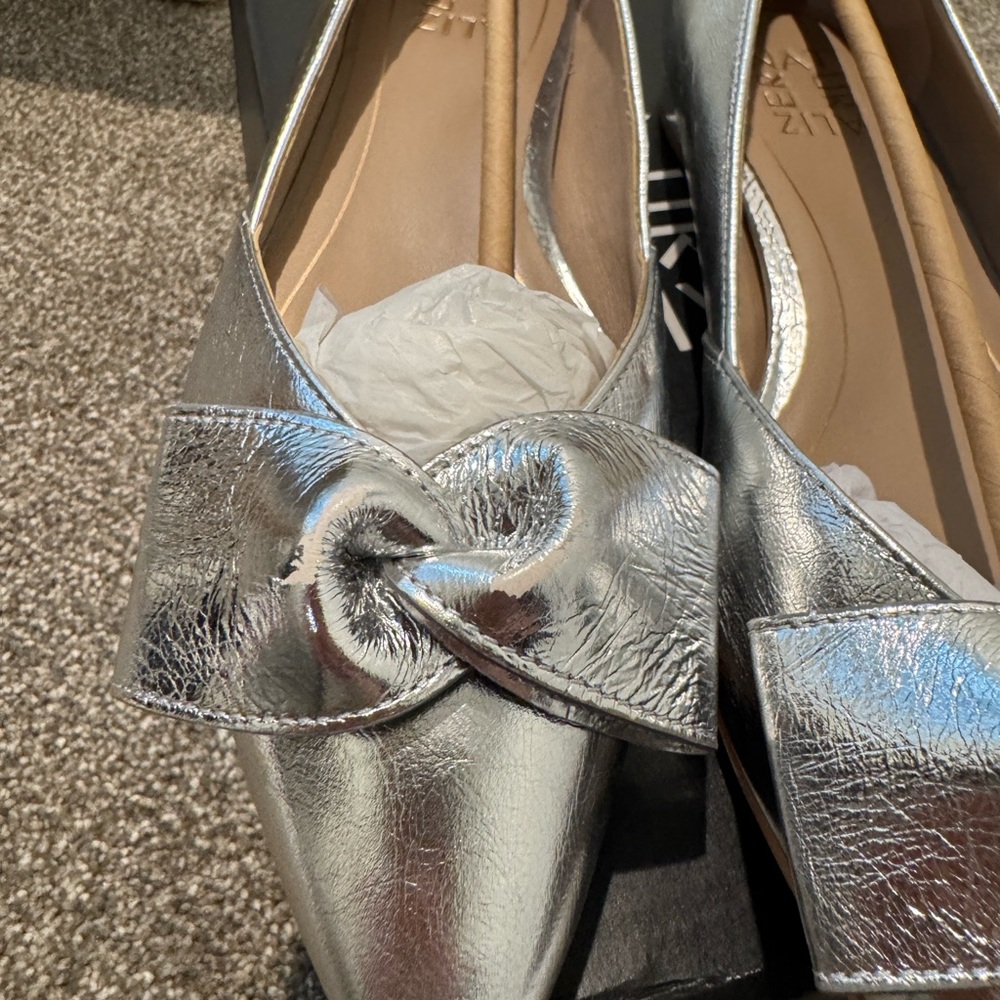 Naturalizer Metallic Silver Bow Flats - Picture 3 of 4